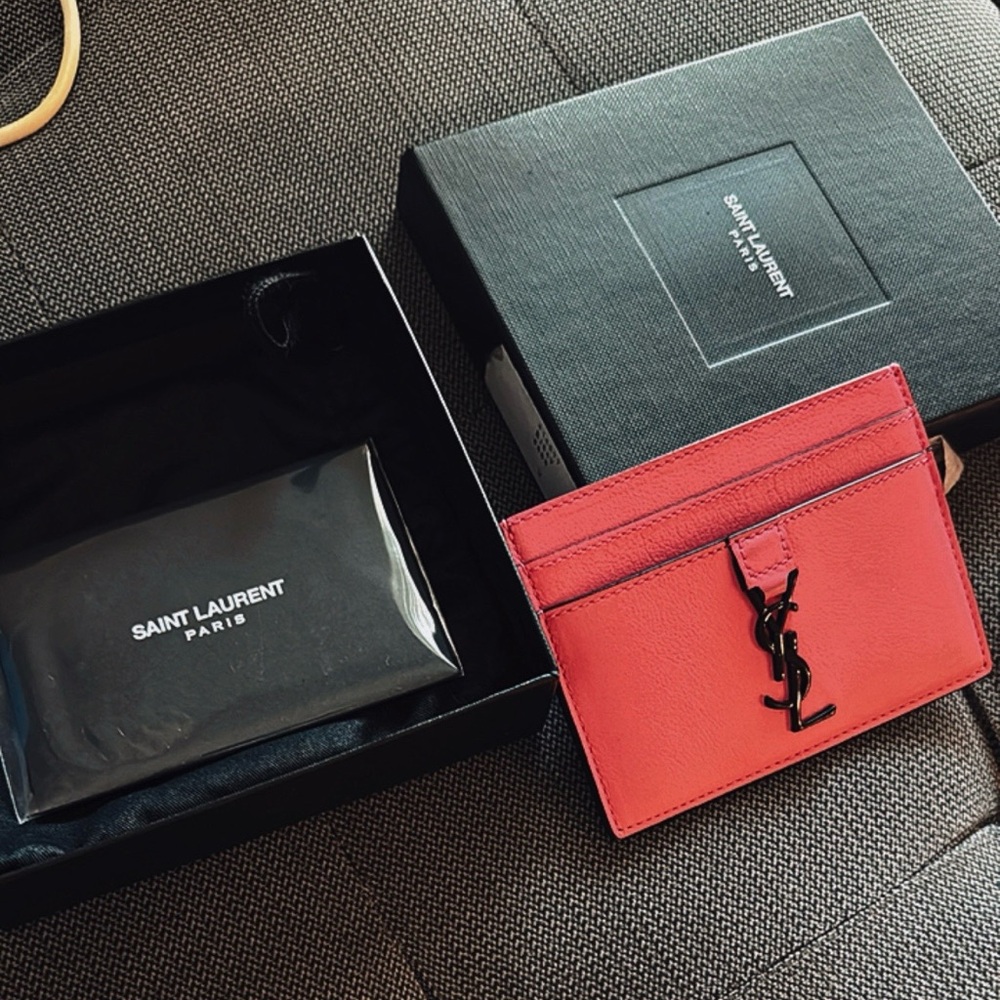 Saint Laurent Fuchsia Card Holder with Black Logo - Picture 11 of 16